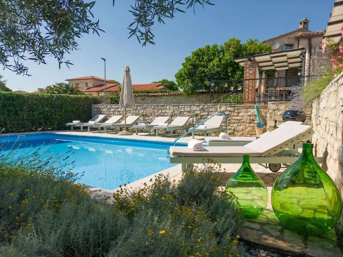 Family Villa Aryana With Pool In Porec Sveti Lovreč Pazenatički